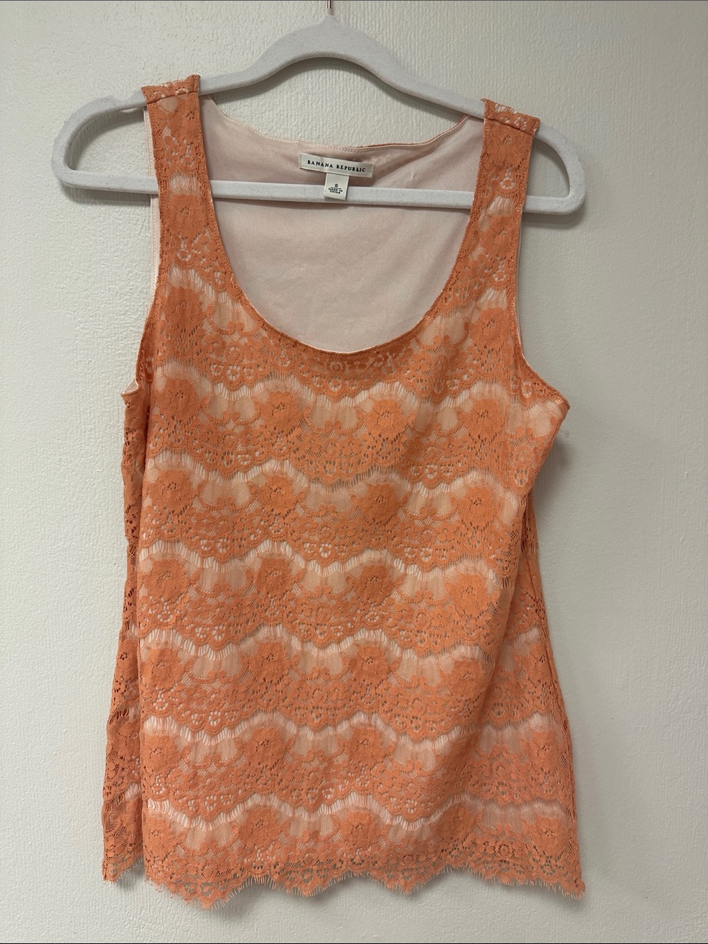 Banana Republic Coral Lace Scoop Neck Camisole